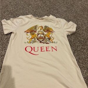 Queen graphic t-shirt!